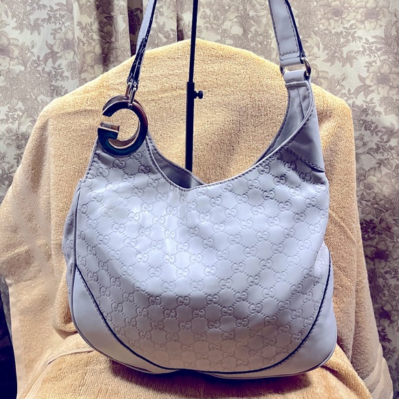 Gucci Handbags - Authentic Gucci hobo bag in great condition.